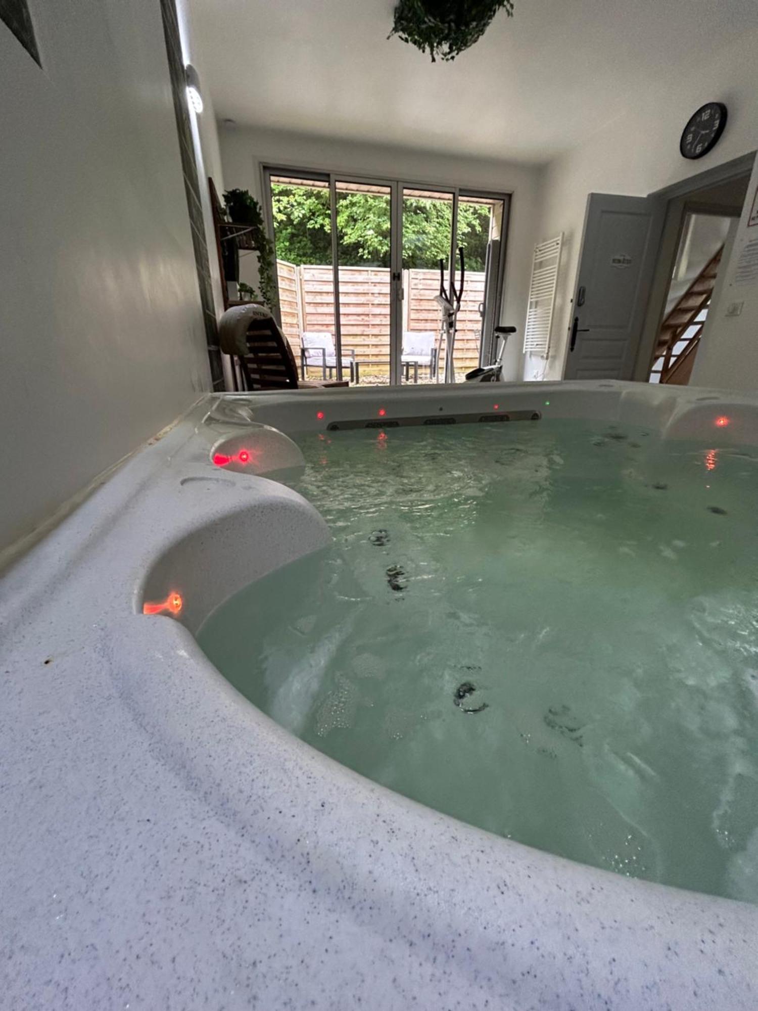 Loft And Spa Les Preaux Exterior foto